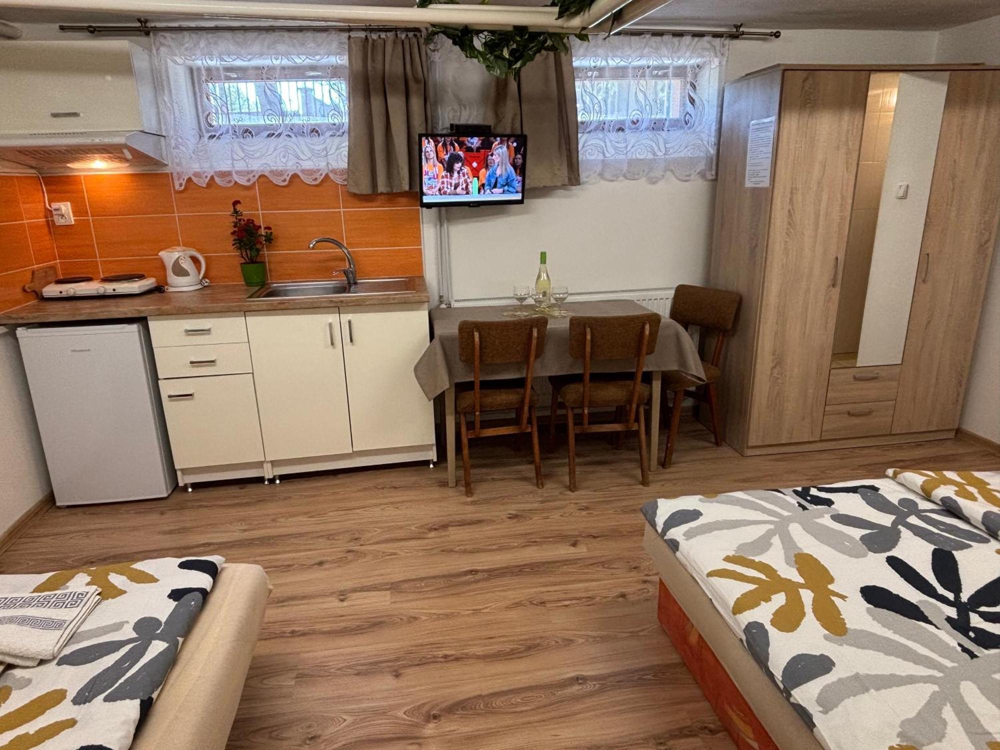 Apartmanovy Dom Grand Štúrovo エクステリア 写真