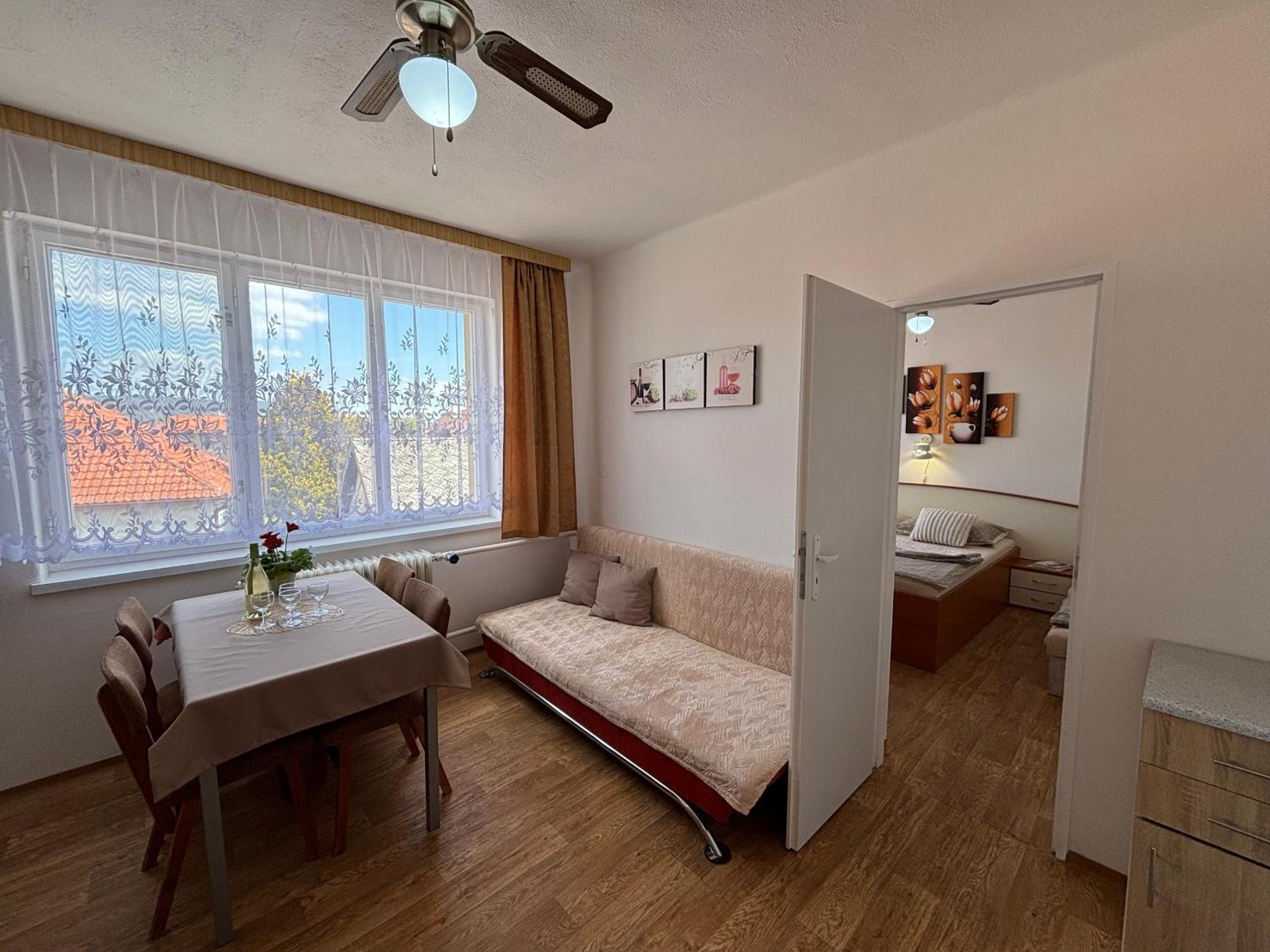 Apartmanovy Dom Grand Štúrovo エクステリア 写真