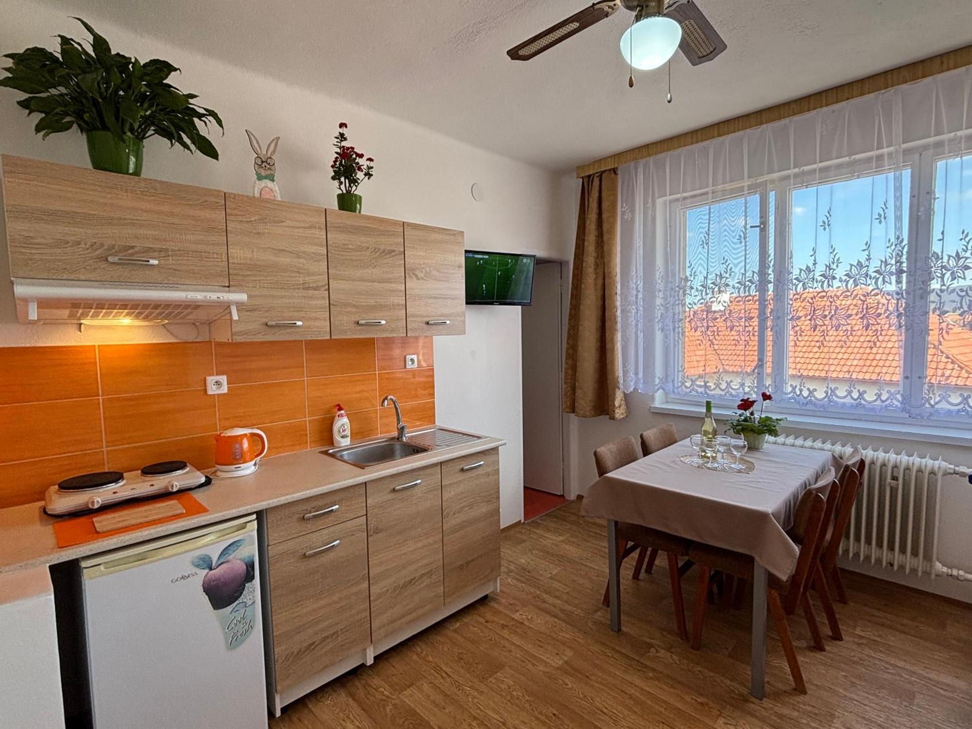Apartmanovy Dom Grand Štúrovo エクステリア 写真