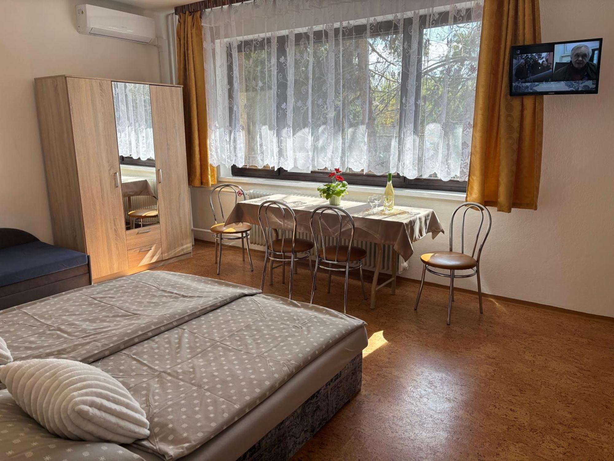 Apartmanovy Dom Grand Štúrovo エクステリア 写真