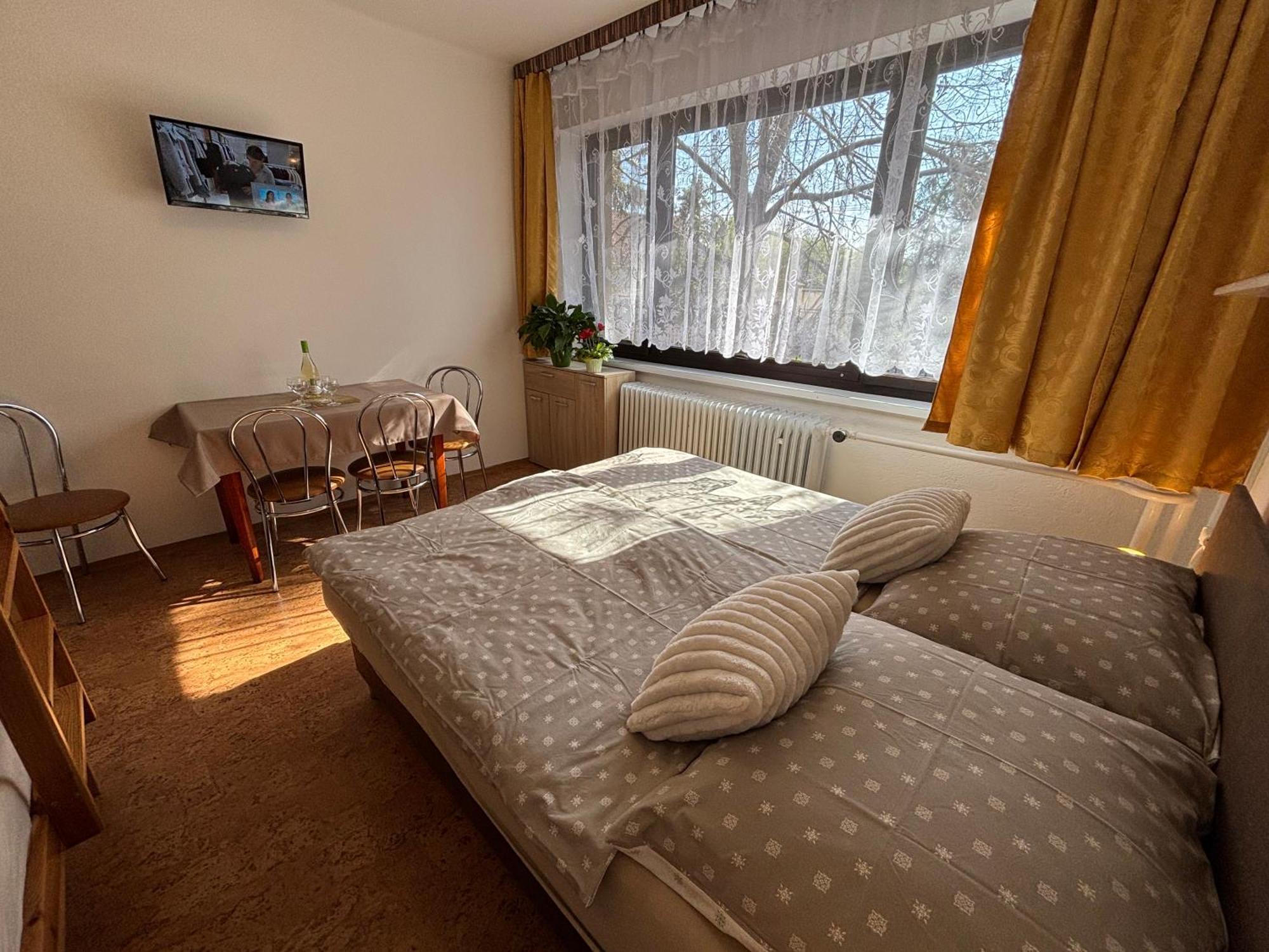 Apartmanovy Dom Grand Štúrovo エクステリア 写真