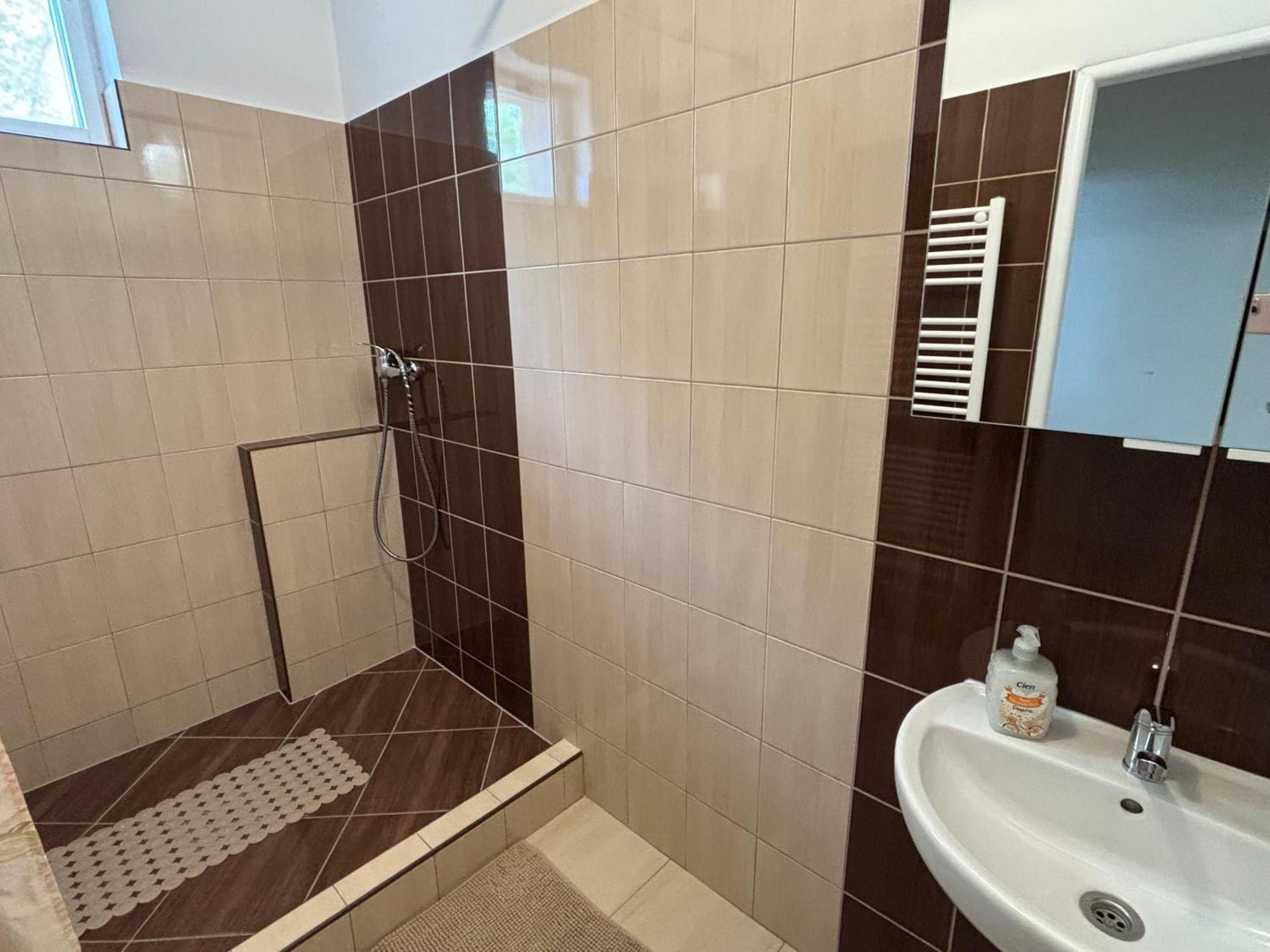 Apartmanovy Dom Grand Štúrovo エクステリア 写真