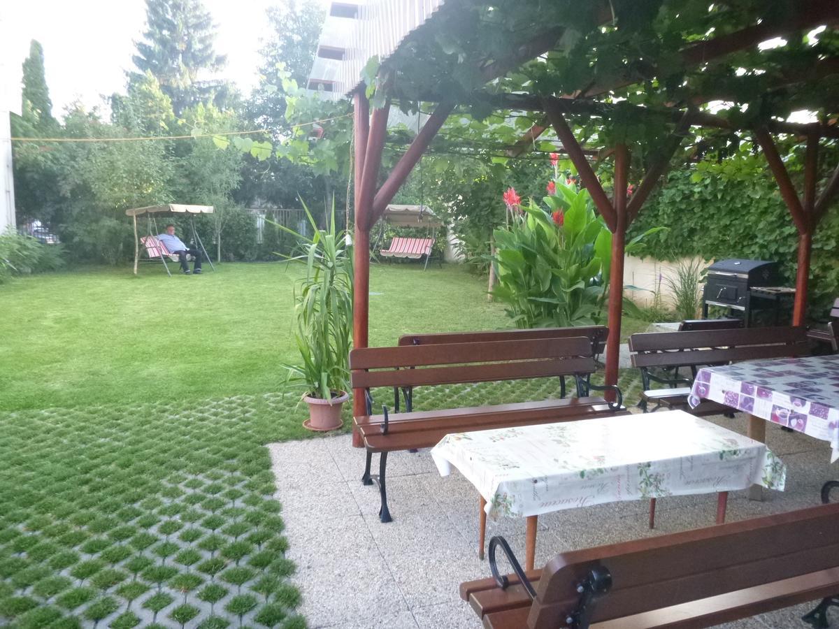 Apartmanovy Dom Grand Štúrovo エクステリア 写真